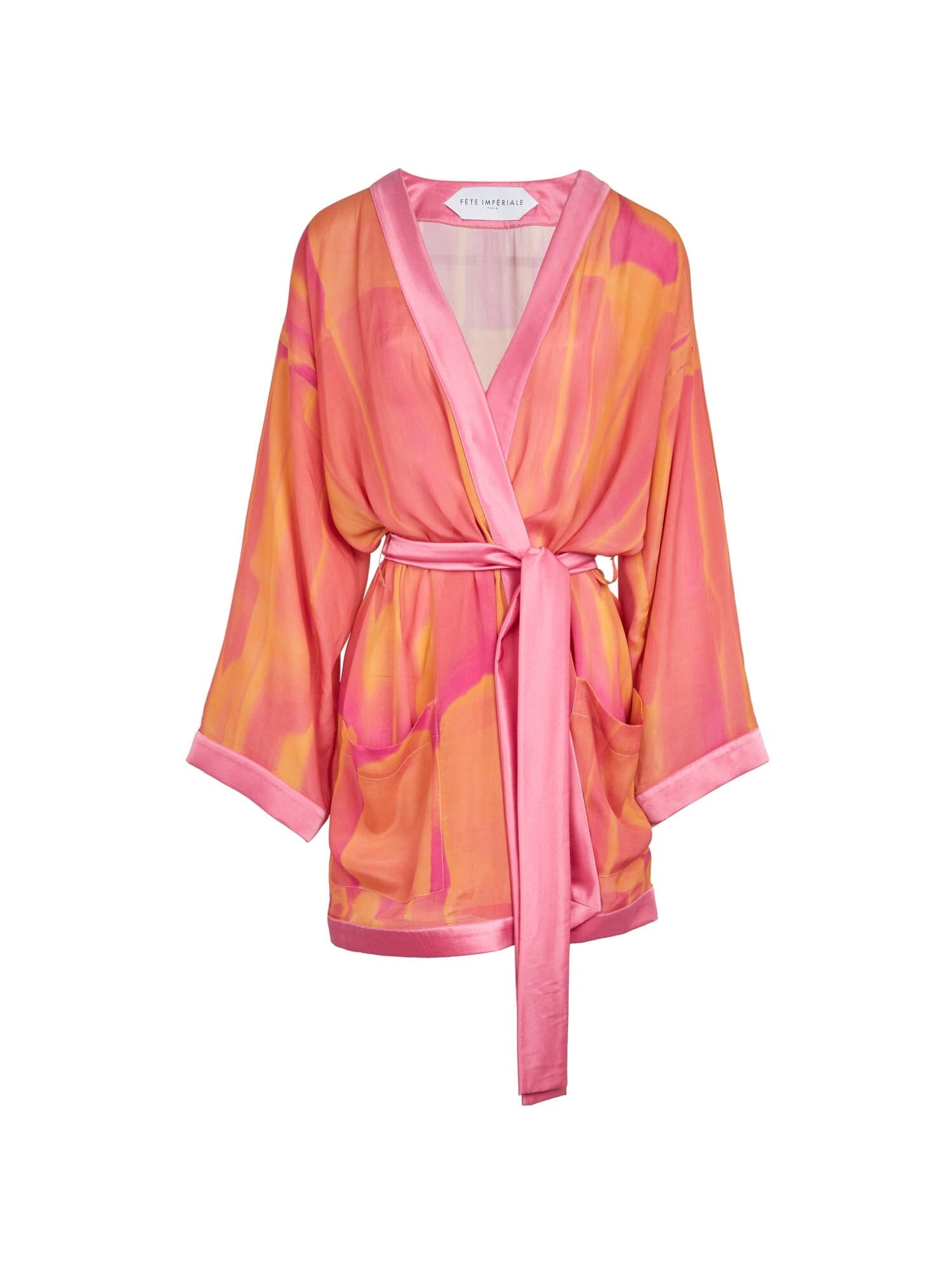 AEGLE - Kimono court ceinturé en crêpe de soie imprimé Tie & Dye Fuchsia Kimono Fête Impériale