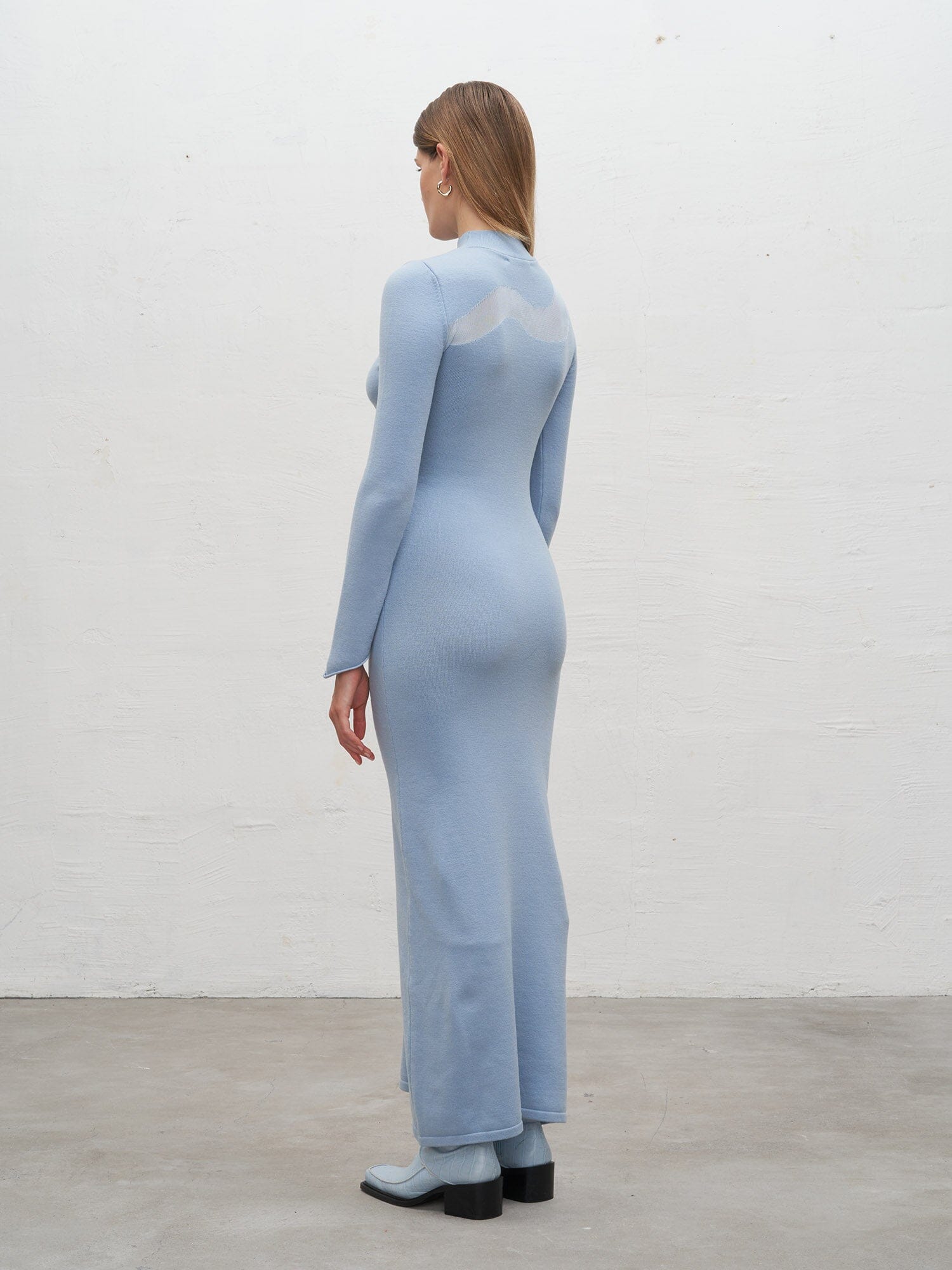 GAIA - Robe longue ajustée col cheminée et vague résille en laine mérinos Bleu Robe Fête Impériale