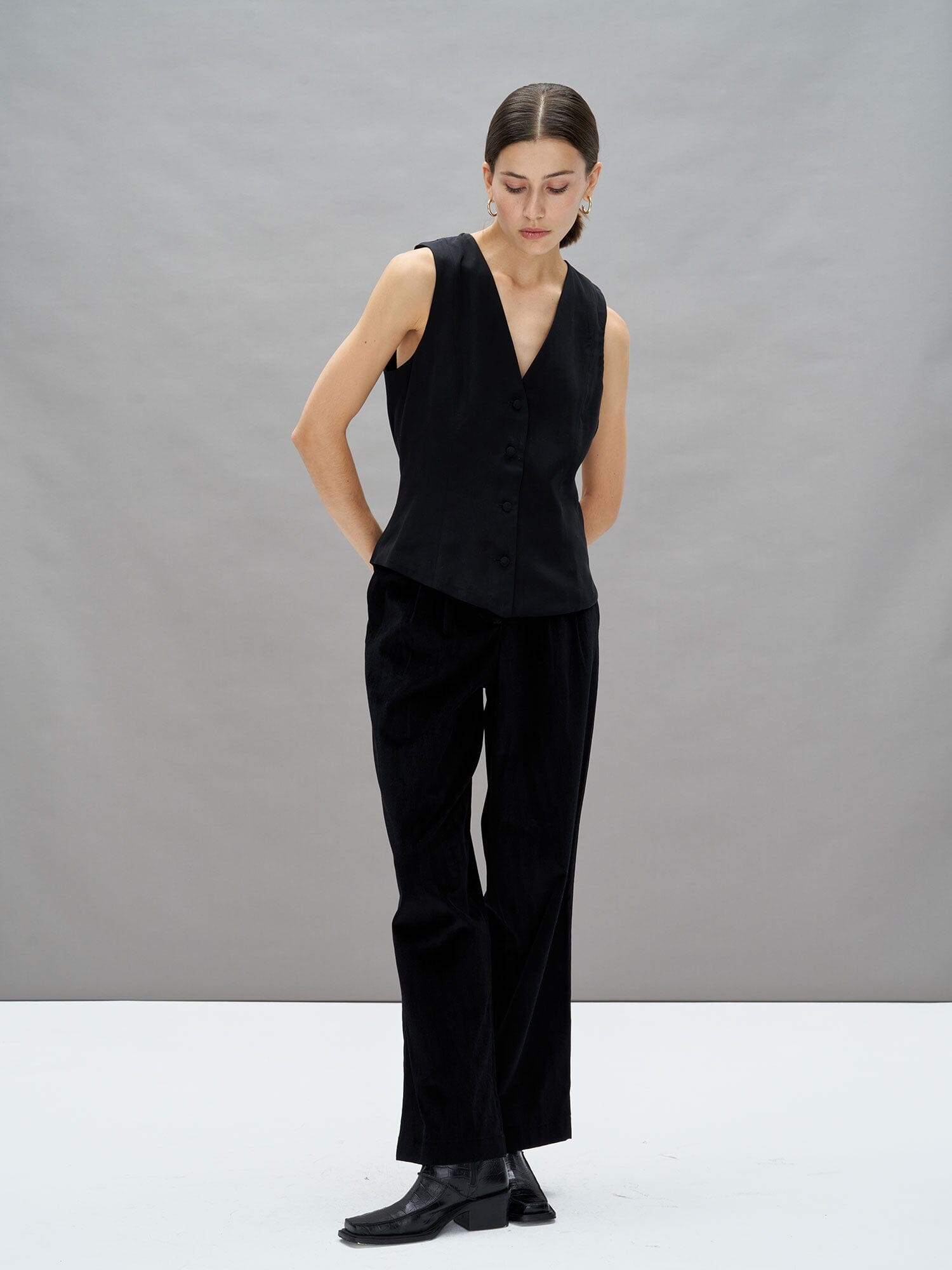 GILBERT - Pantalon taille haute à pinces en velours côtelé Noir Pantalon Fête Impériale