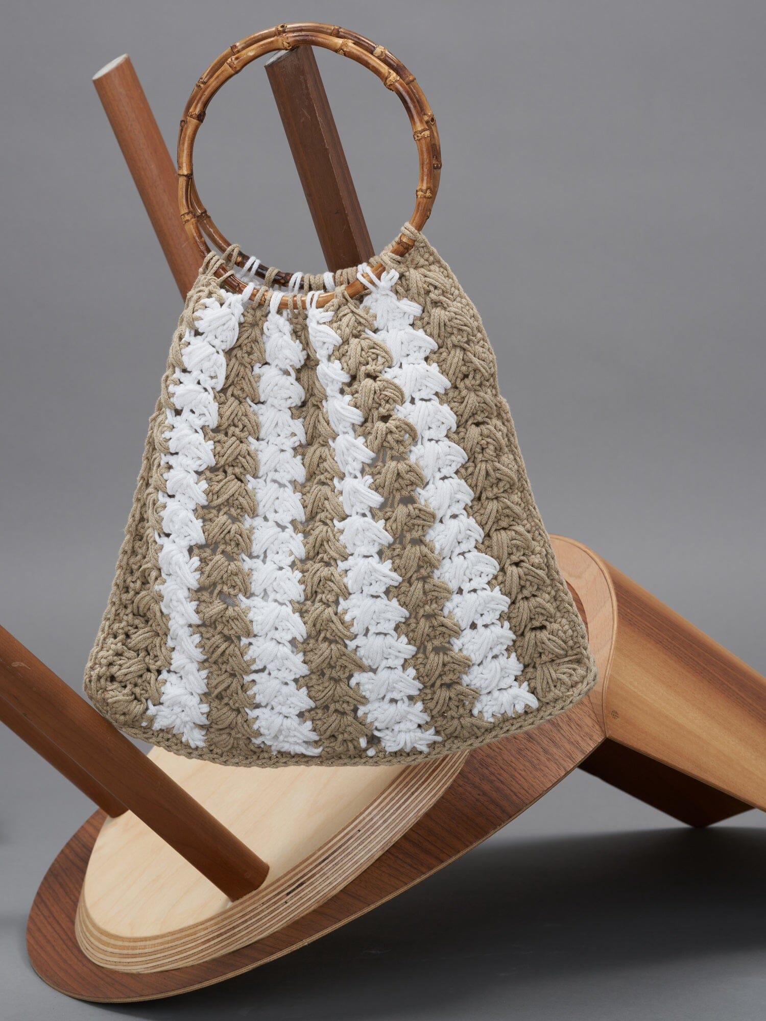 IOS - Sac grand modèle anse en bambou et macramé Blanc et Beige Sac Fête Impériale