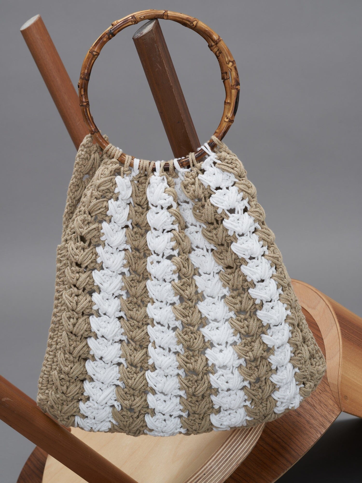 IOS - Sac grand modèle anse en bambou et macramé Blanc et Beige Sac Fête Impériale