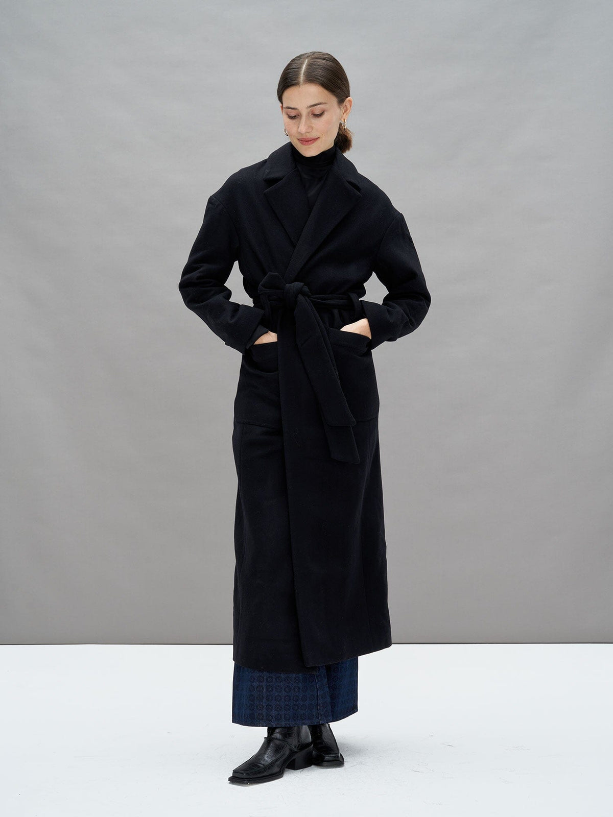 VIRGINIA - Manteau peignoir ceinture à nouer en laine vierge Noir Manteau Fête Impériale